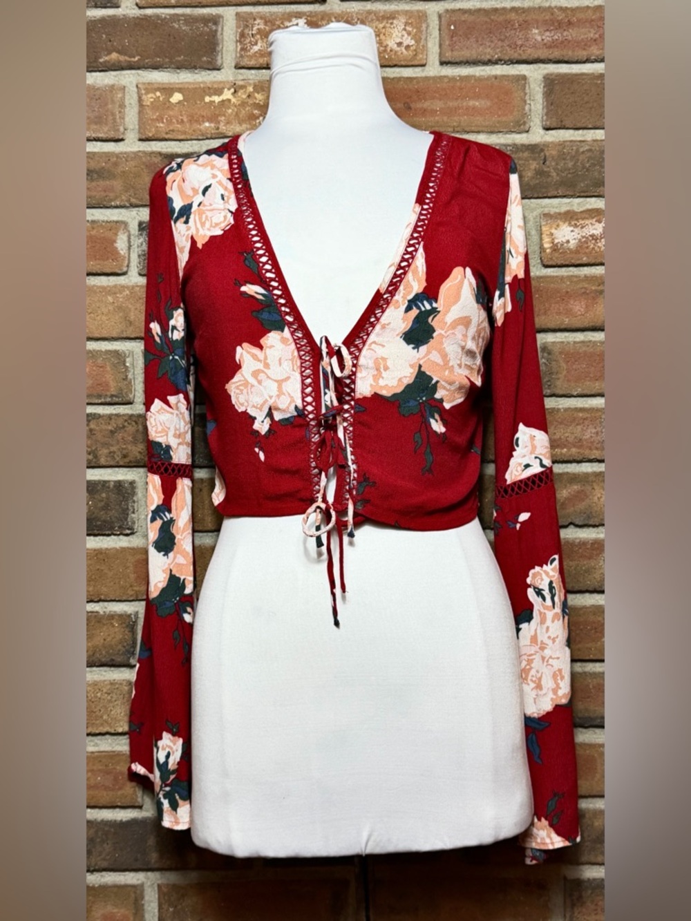 Tobi Red Floral Lace Up Crop Top Bell Sleeve Long Sleeve Size S